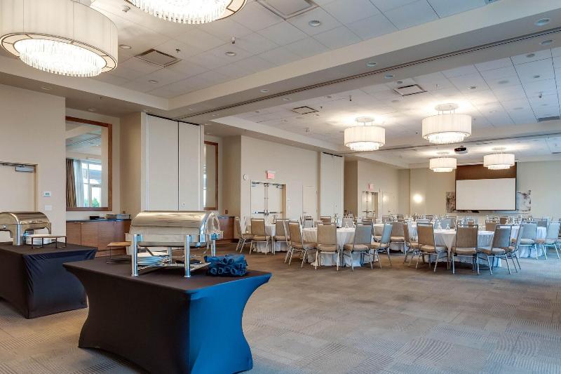 فندق Four Points By Sheraton Kelowna Airport