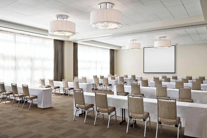 فندق Four Points By Sheraton Kelowna Airport