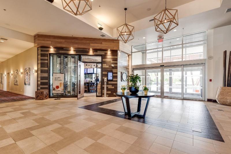 فندق Four Points By Sheraton Kelowna Airport