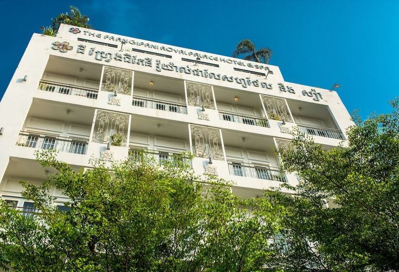 Отель The Frangipani Royal Palace