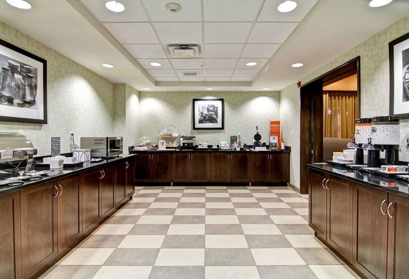 בית מלון כפרי Hampton Inn & Suites By Hilton Red Deer