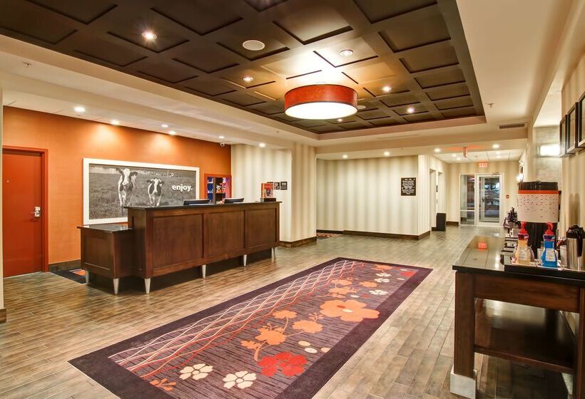 בית מלון כפרי Hampton Inn & Suites By Hilton Red Deer