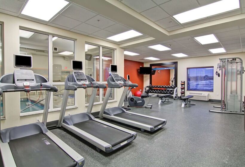 בית מלון כפרי Hampton Inn & Suites By Hilton Red Deer