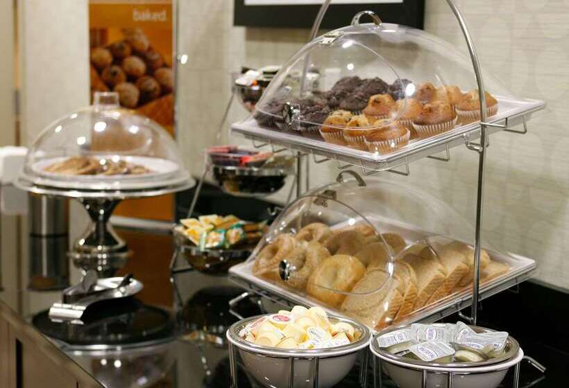 בית מלון כפרי Hampton Inn & Suites By Hilton Red Deer