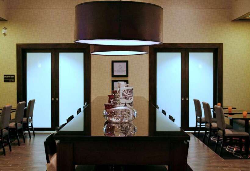 בית מלון כפרי Hampton Inn & Suites By Hilton Red Deer