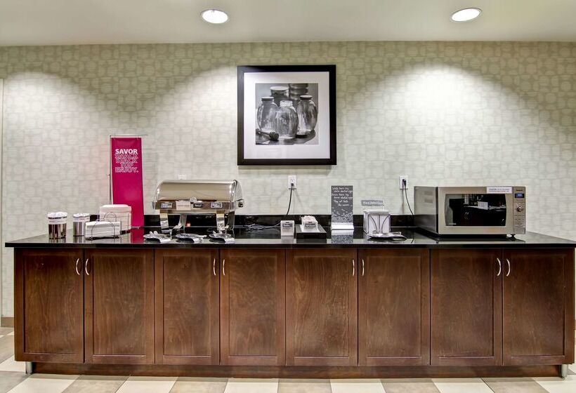 בית מלון כפרי Hampton Inn & Suites By Hilton Red Deer