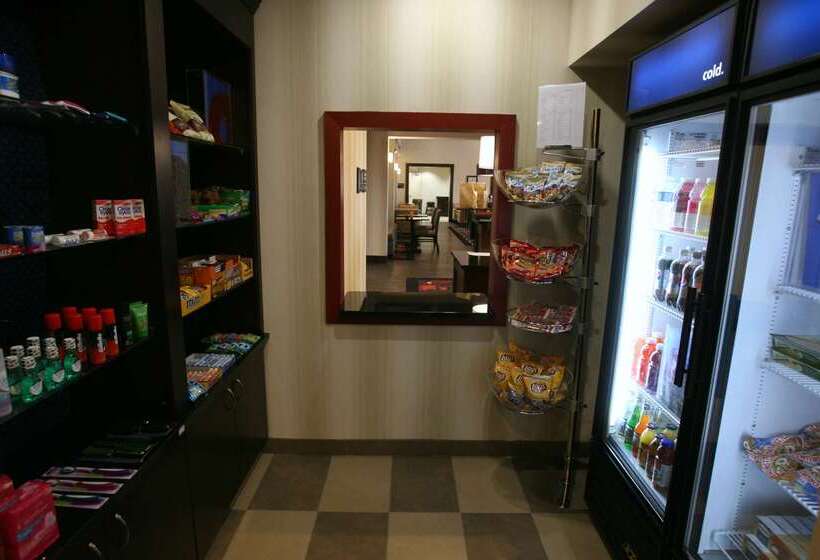 בית מלון כפרי Hampton Inn & Suites By Hilton Red Deer