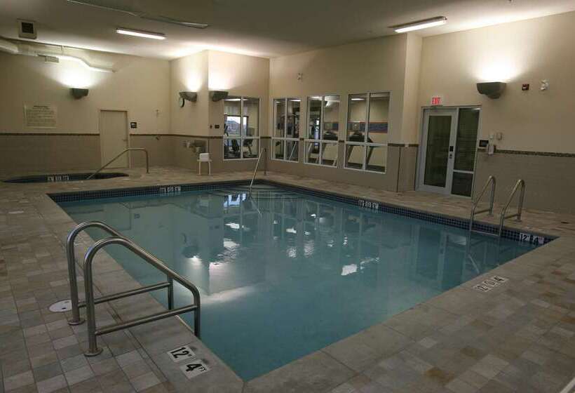 בית מלון כפרי Hampton Inn & Suites By Hilton Red Deer