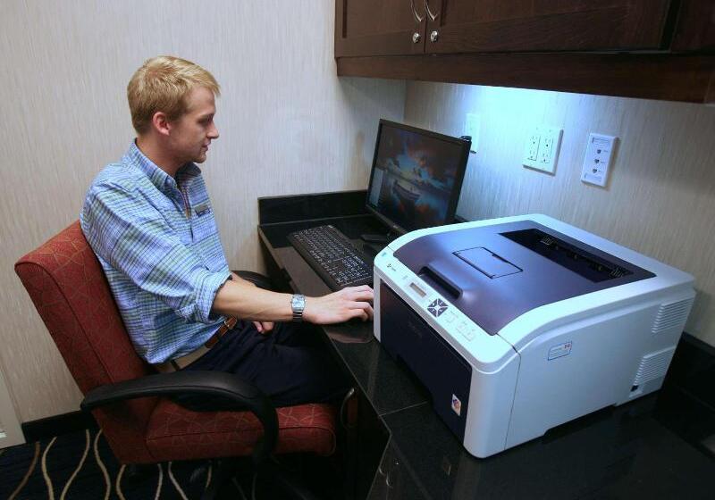 בית מלון כפרי Hampton Inn & Suites By Hilton Red Deer