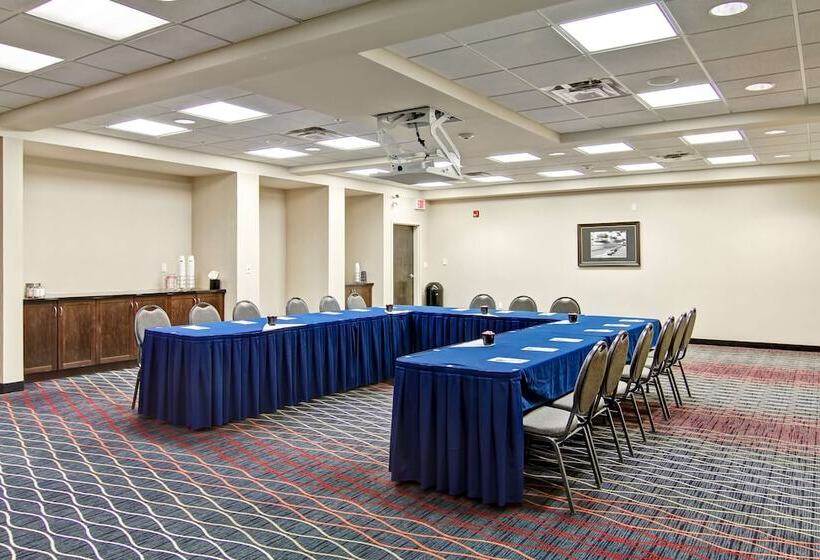 בית מלון כפרי Hampton Inn & Suites By Hilton Red Deer