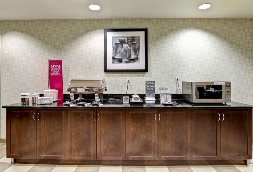 בית מלון כפרי Hampton Inn & Suites By Hilton Red Deer