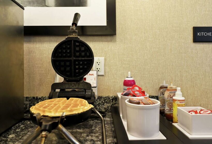 Отель Hampton Inn By Hilton Chilliwack