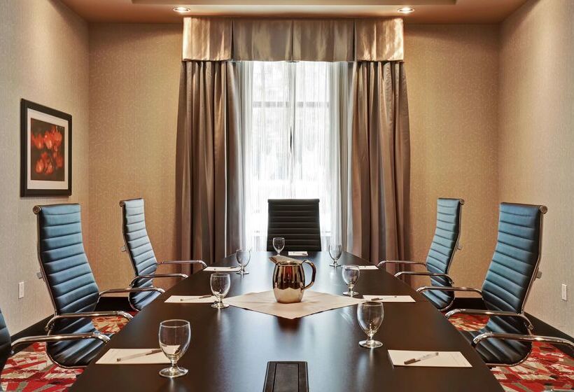 Отель Hampton Inn By Hilton Chilliwack