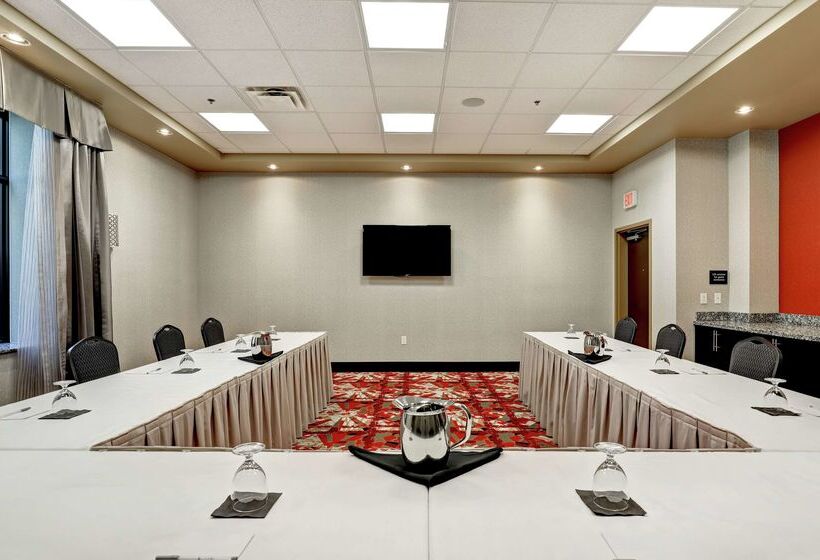 Отель Hampton Inn By Hilton Chilliwack