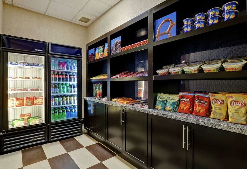 Отель Hampton Inn By Hilton Chilliwack