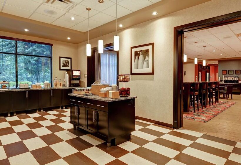 Отель Hampton Inn By Hilton Chilliwack