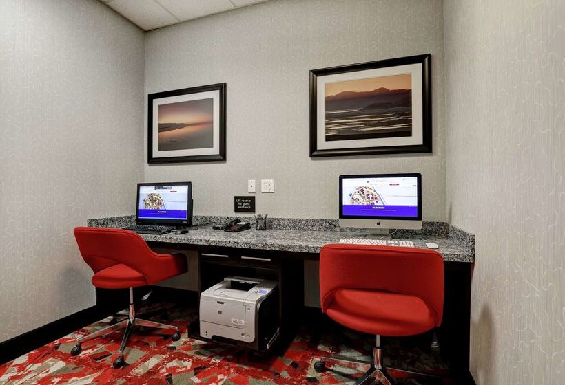 Отель Hampton Inn By Hilton Chilliwack