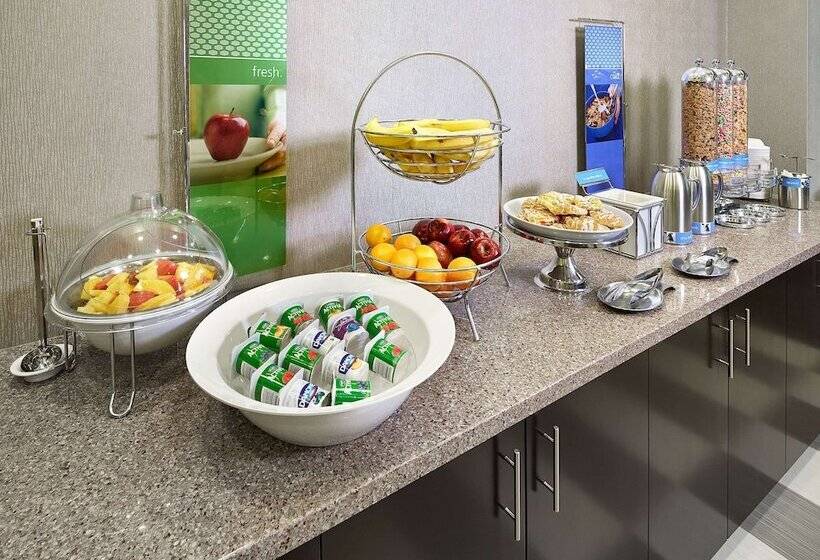 בית מלון כפרי Hampton Inn By Hilton Calgary Airport North