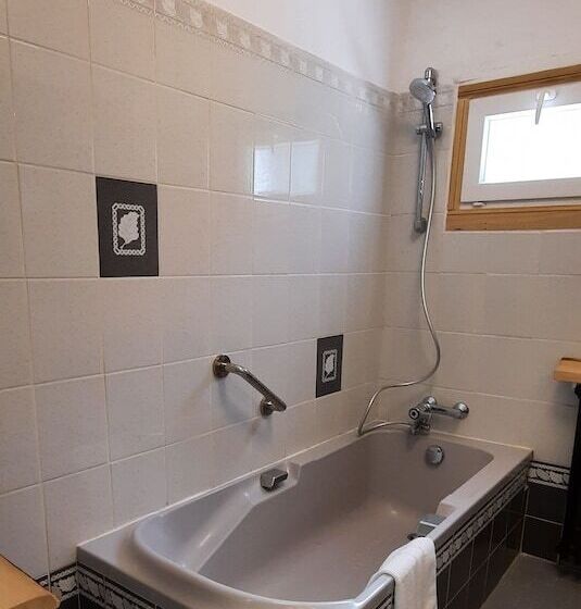 فندق Hôtel Chastellares