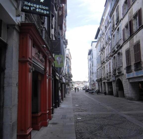 בית מלון כפרי Hôtel Des Arceaux