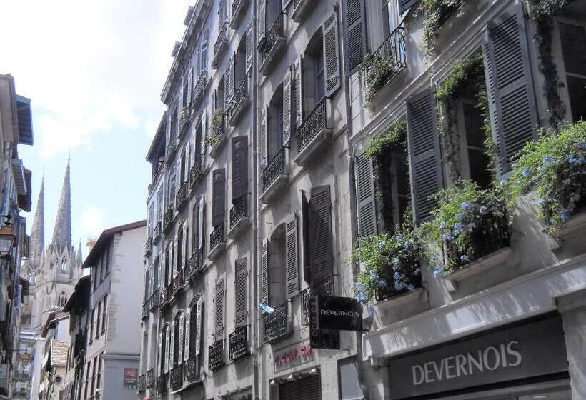 בית מלון כפרי Hôtel Des Arceaux