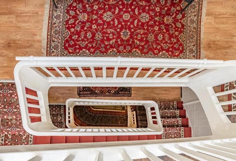 בית מלון כפרי Hôtel Des Arceaux