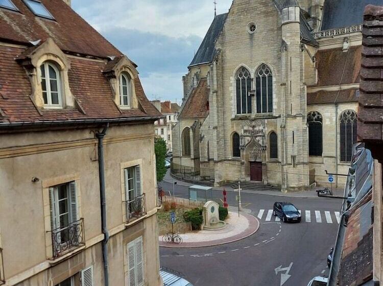 هتل Hôtel Le Chambellan