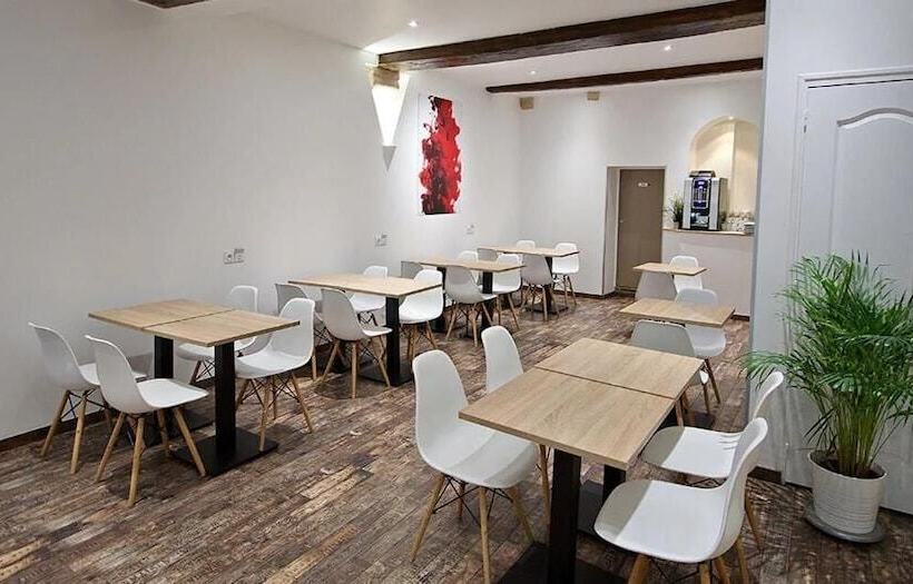 هتل Hôtel Le Chambellan