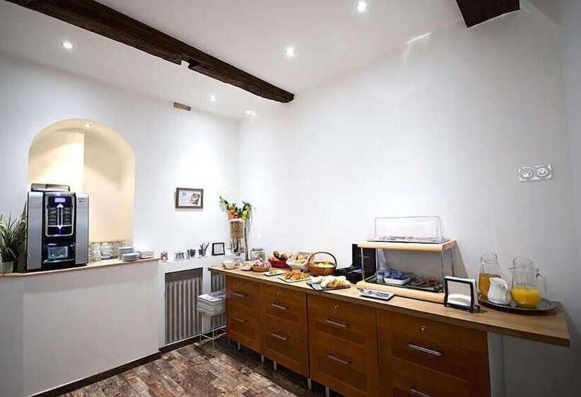 هتل Hôtel Le Chambellan