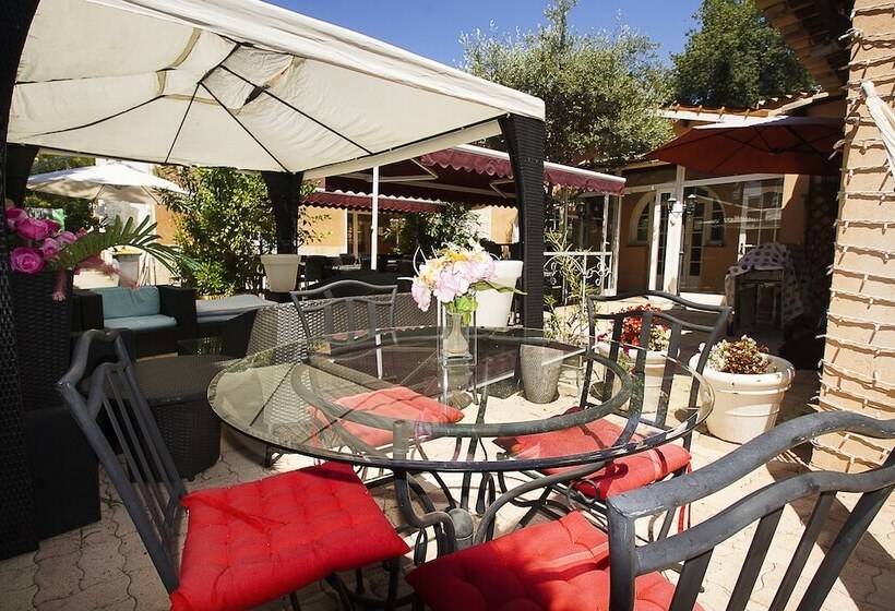 בית מלון כפרי Hôtel Le Derby