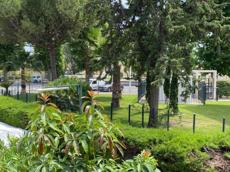 בית מלון כפרי Hôtel Le Derby