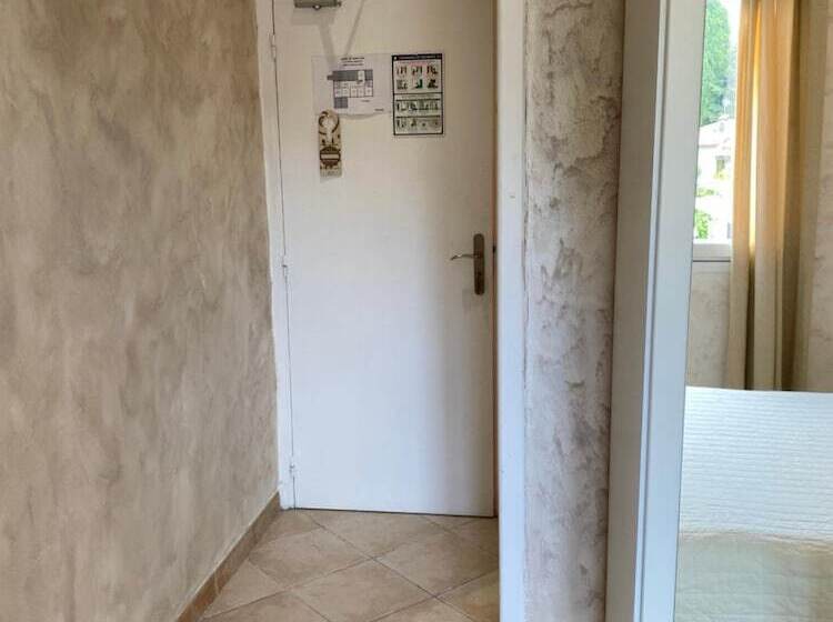 בית מלון כפרי Hôtel Le Derby