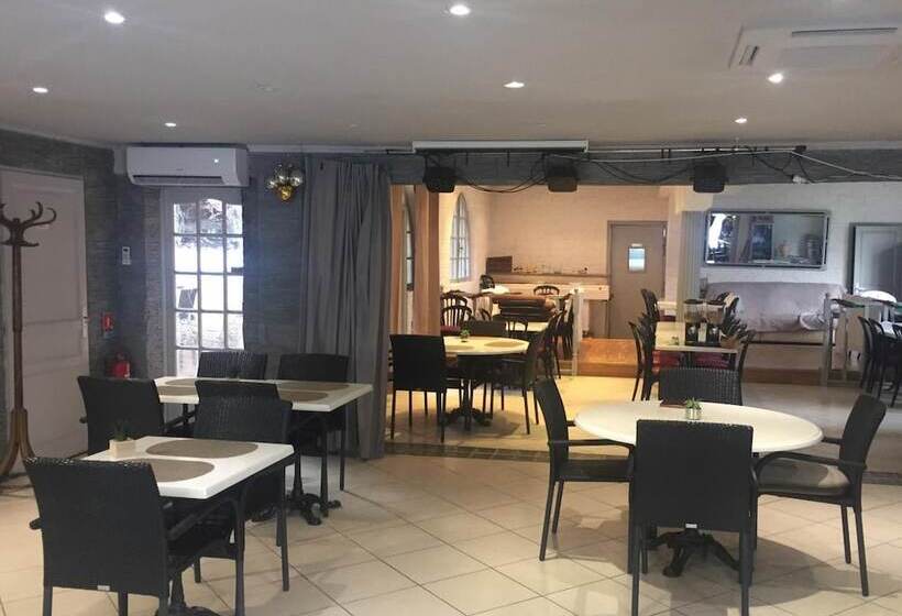 בית מלון כפרי Hôtel Le Derby