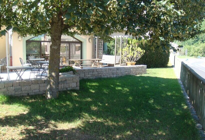 בית מלון כפרי Hôtel Restaurant Le Calice Du Gevaudan   A75