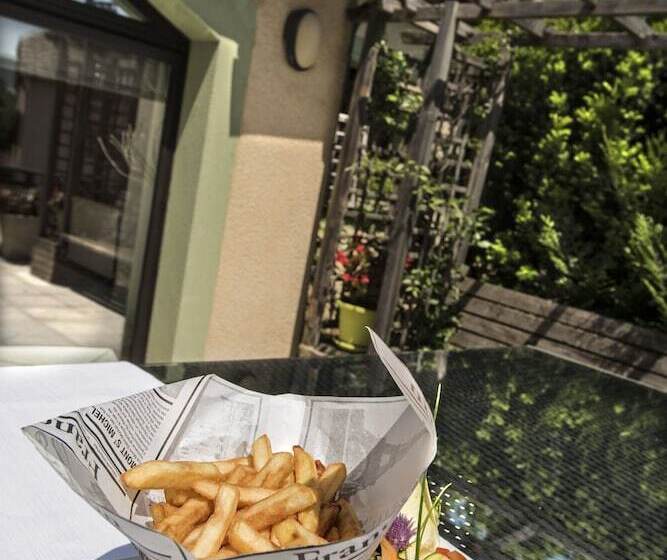 בית מלון כפרי Hôtel Restaurant Le Calice Du Gevaudan   A75