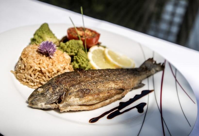 בית מלון כפרי Hôtel Restaurant Le Calice Du Gevaudan   A75