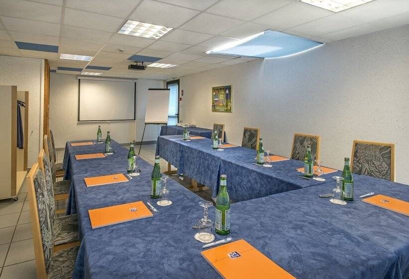 בית מלון כפרי Hôtel Restaurant Le Calice Du Gevaudan   A75