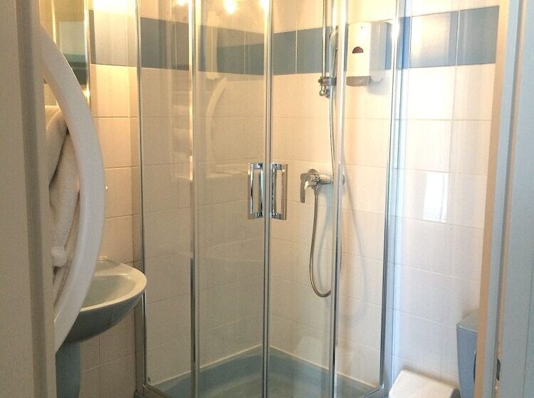 בית מלון כפרי Hôtel Restaurant Le Calice Du Gevaudan   A75