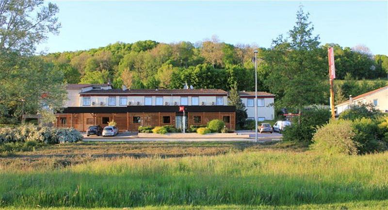 בית מלון כפרי Ibis Aurillac