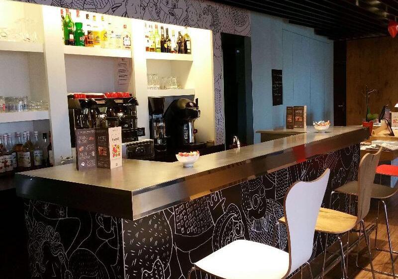 בית מלון כפרי Ibis Aurillac