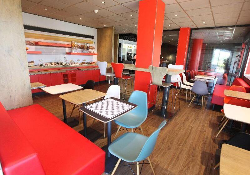 בית מלון כפרי Ibis Aurillac