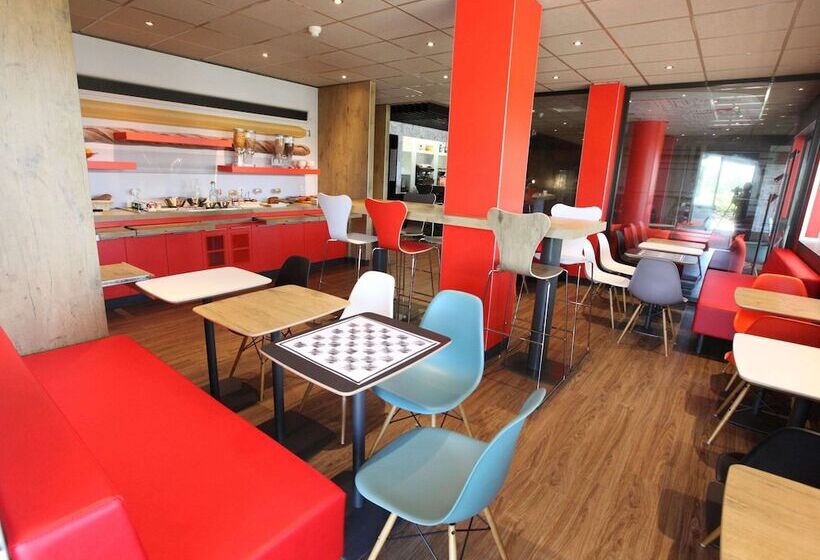 בית מלון כפרי Ibis Aurillac