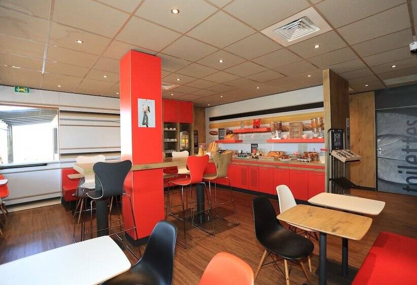 בית מלון כפרי Ibis Aurillac