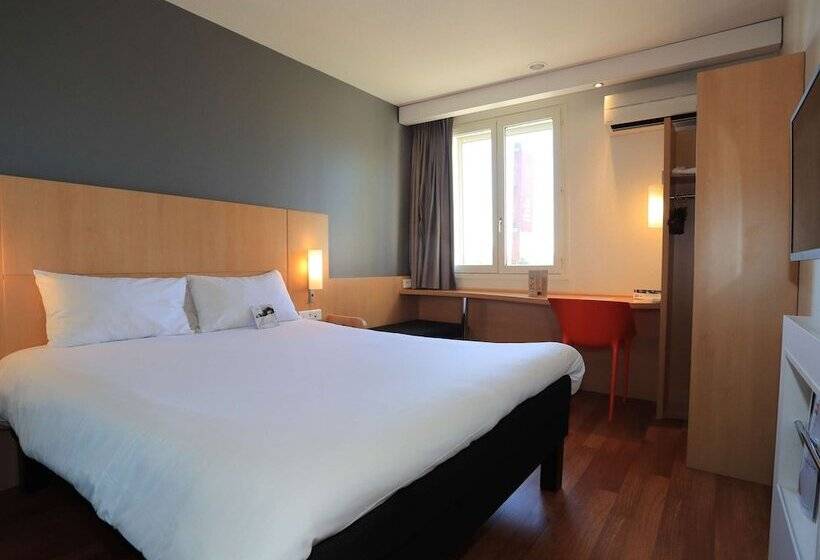 בית מלון כפרי Ibis Aurillac