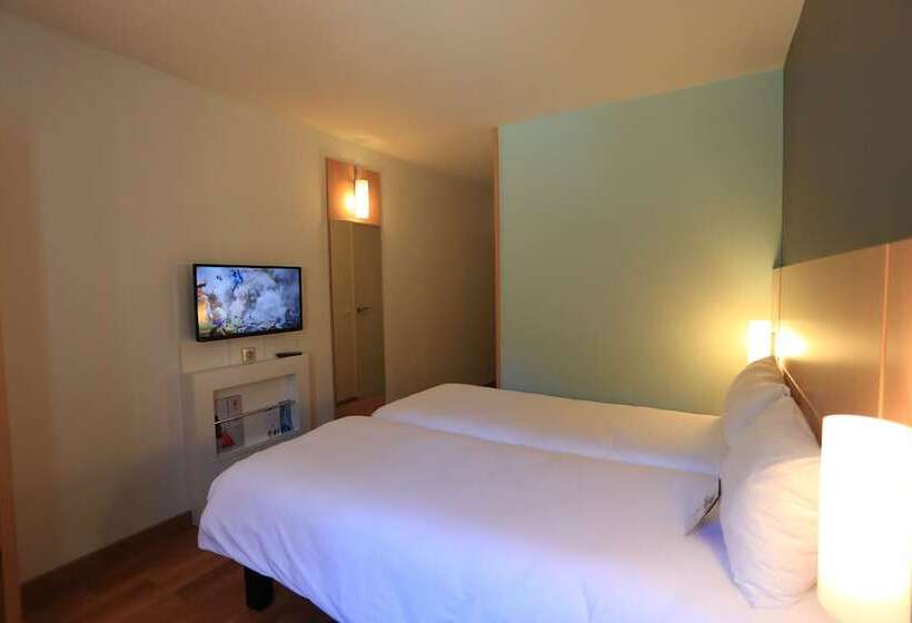 בית מלון כפרי Ibis Aurillac