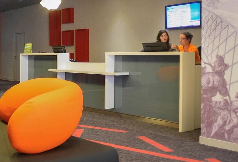 בית מלון כפרי Ibis Styles Poitiers Centre