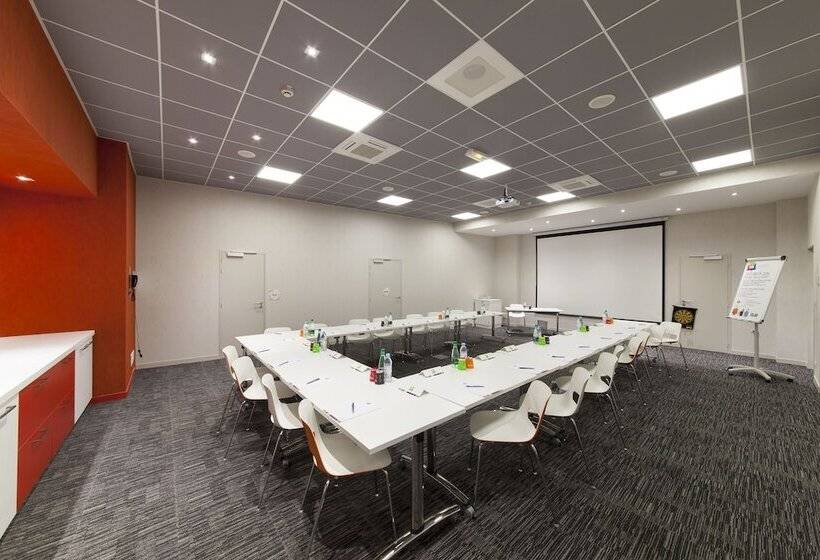 בית מלון כפרי Ibis Styles Poitiers Centre