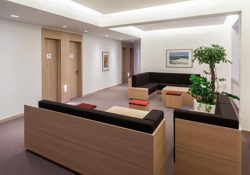 هتل Kardinal Schulte Haus