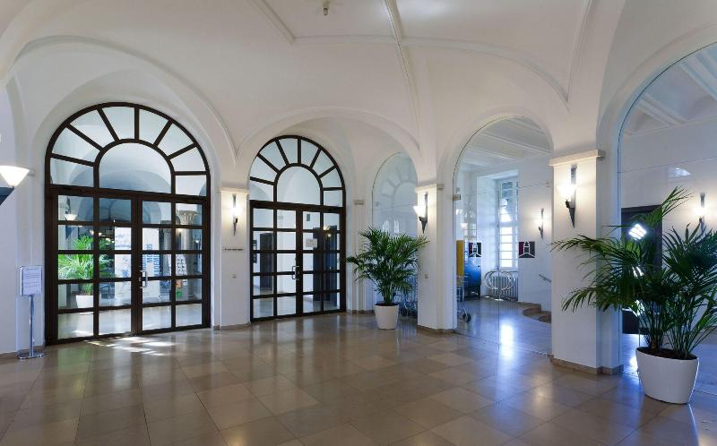 هتل Kardinal Schulte Haus