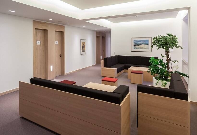 هتل Kardinal Schulte Haus